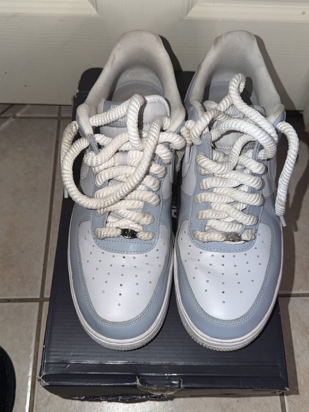 Nike Men’s White and Light Gray Low-Top Sneakers